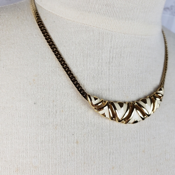 Avon Gold and White Geometric Necklace - Picture 5 of 8